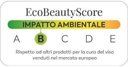 Etichetta Eco Beauty Score con il testo “Impatto Ambientale” su una scala colorata dalla A alla E, dove la lettera B e evidenziata in verde. In basso appare la frase “Rispetto ad altri prodotti per la cura del viso venduti nel mercato europeo”.